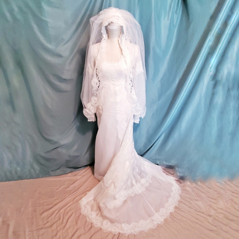 Vintage wedding gown and veil